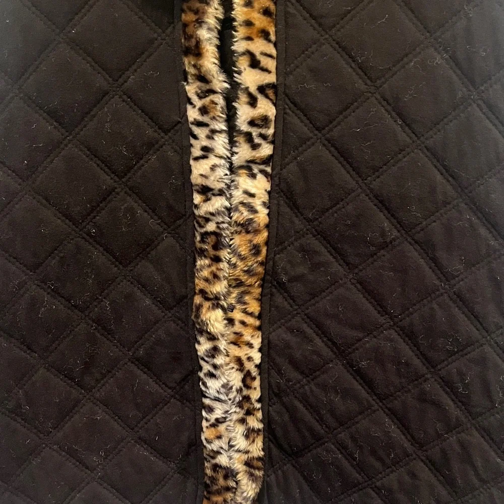Onque Woman Black Quilted Vest with Faux Fur Animal Print Trim Women’s Size 1X - Picture 5 of 8